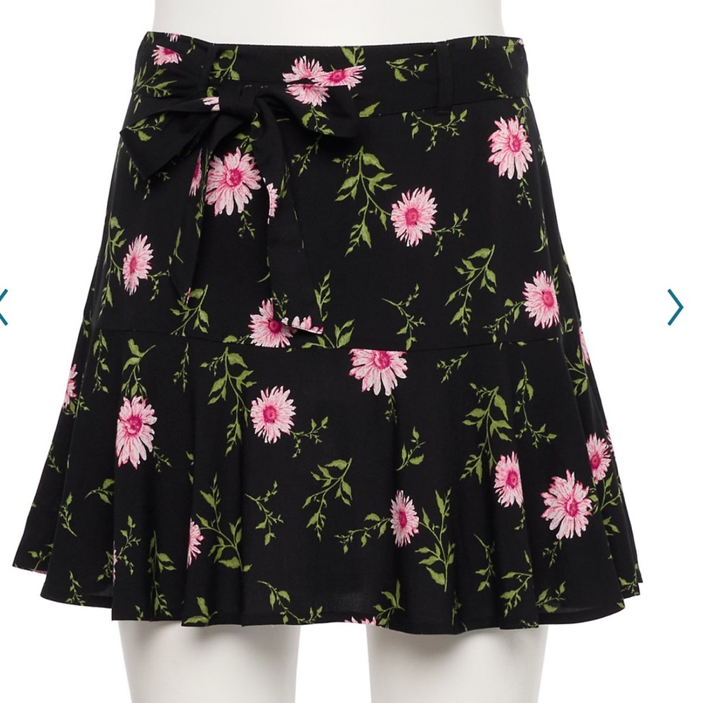 New Juniors' SO Flounce Mini Skirt